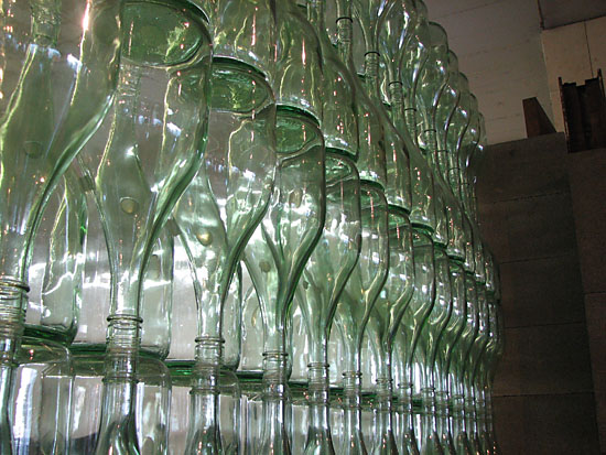 BIGbottlewall-CU1-550.jpg